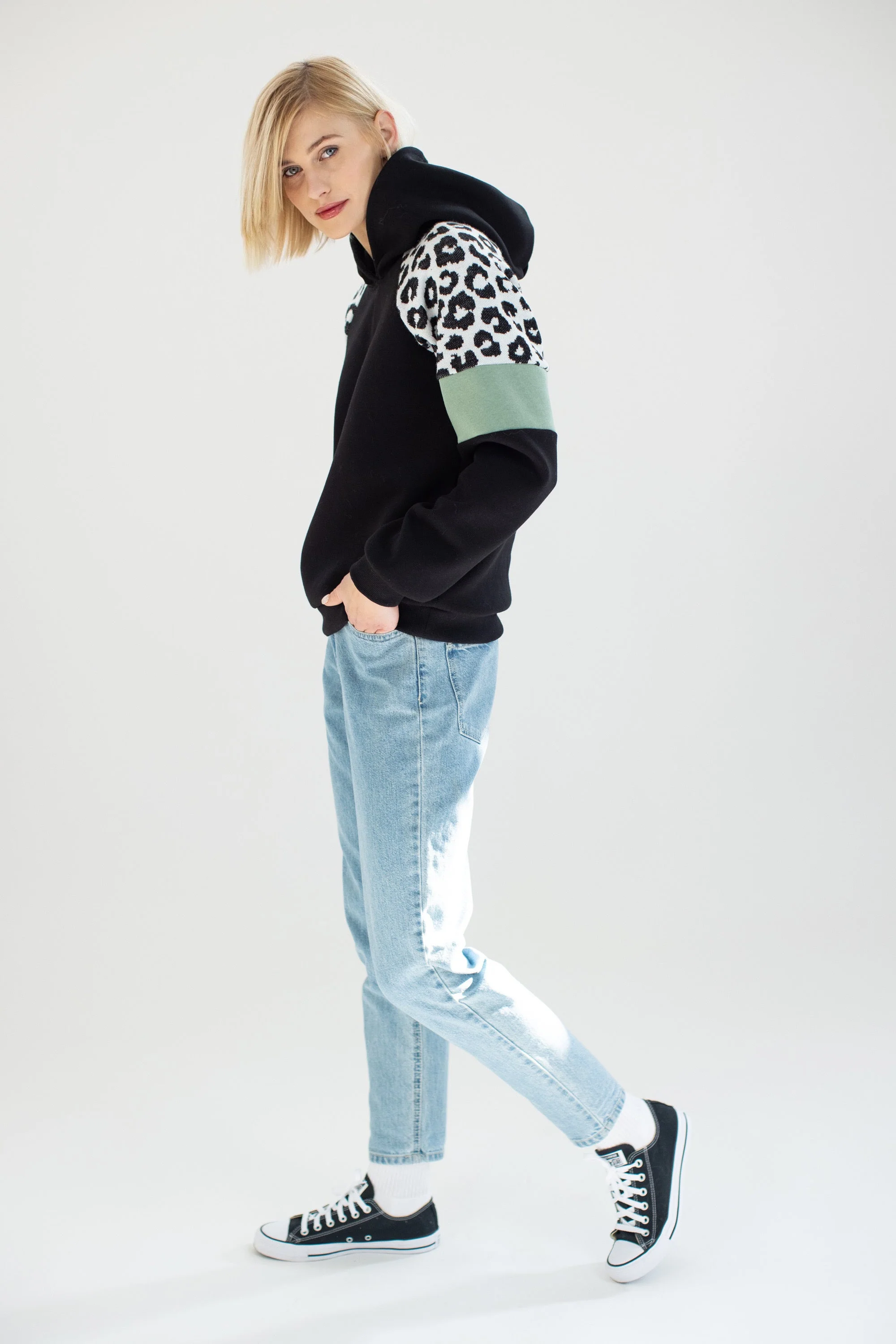 Hoodie Vera leo black - Image 8