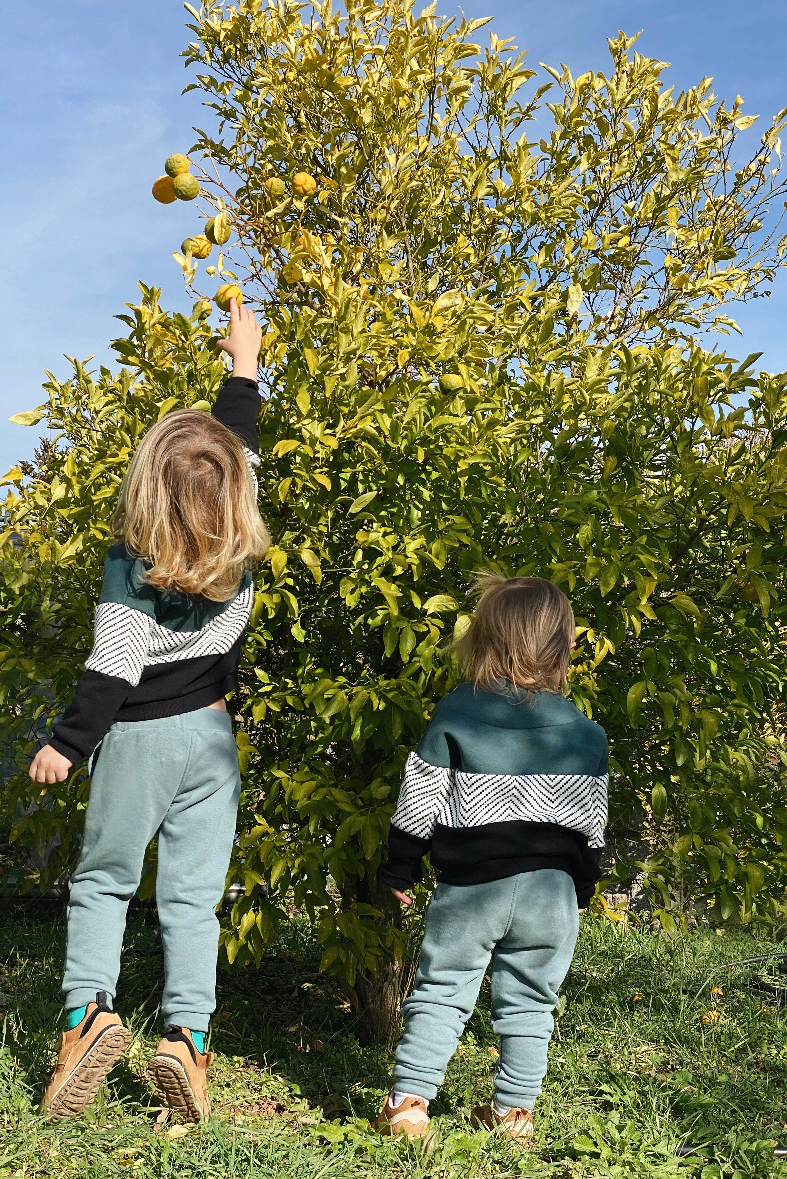 Kids Sweater Mia in green, white herringbone & black. - Image 6