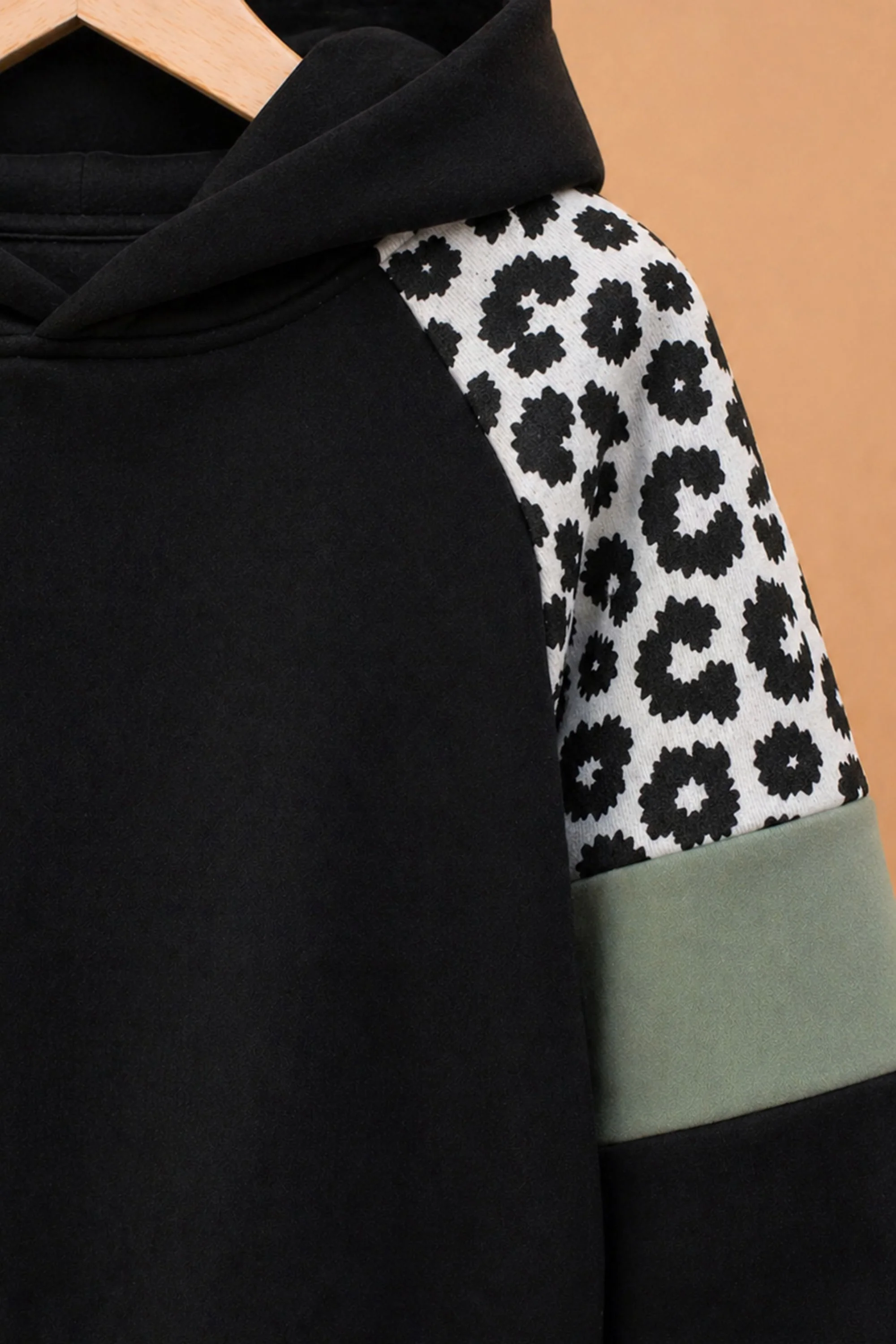 Kids Hoodie Vera Leo - Image 3