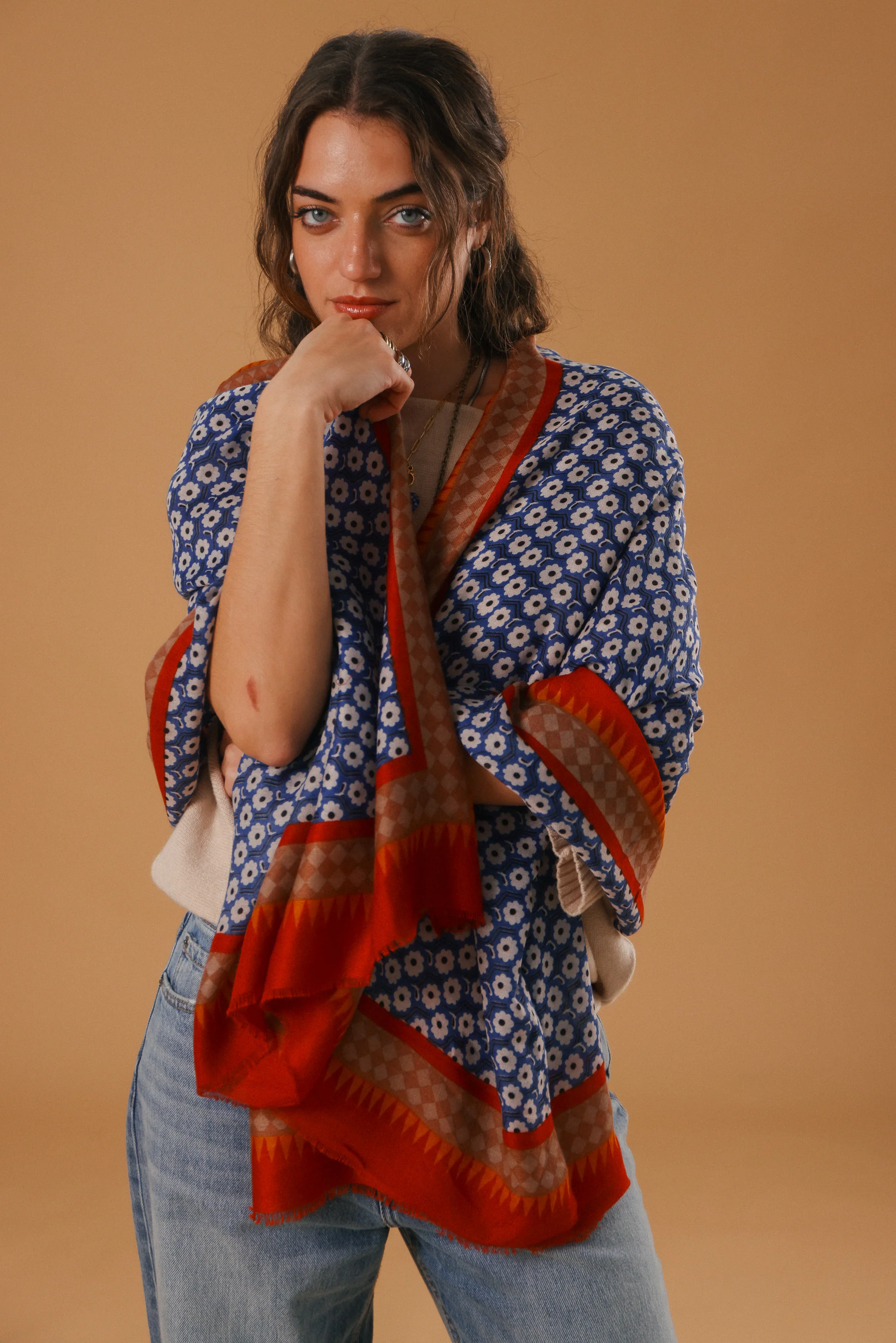 Shawl Daisies Blue