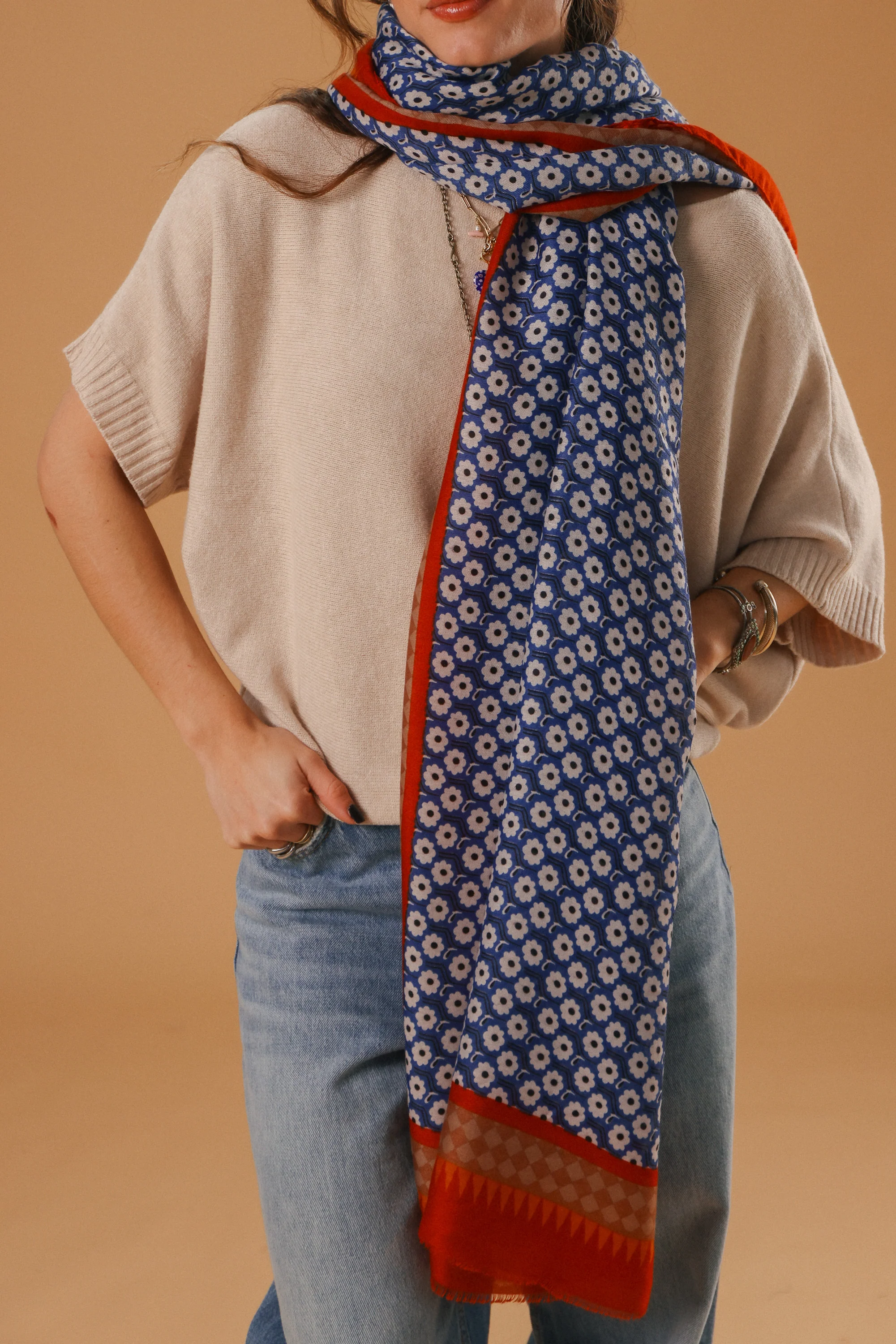 Shawl Daisies Blue - Image 2