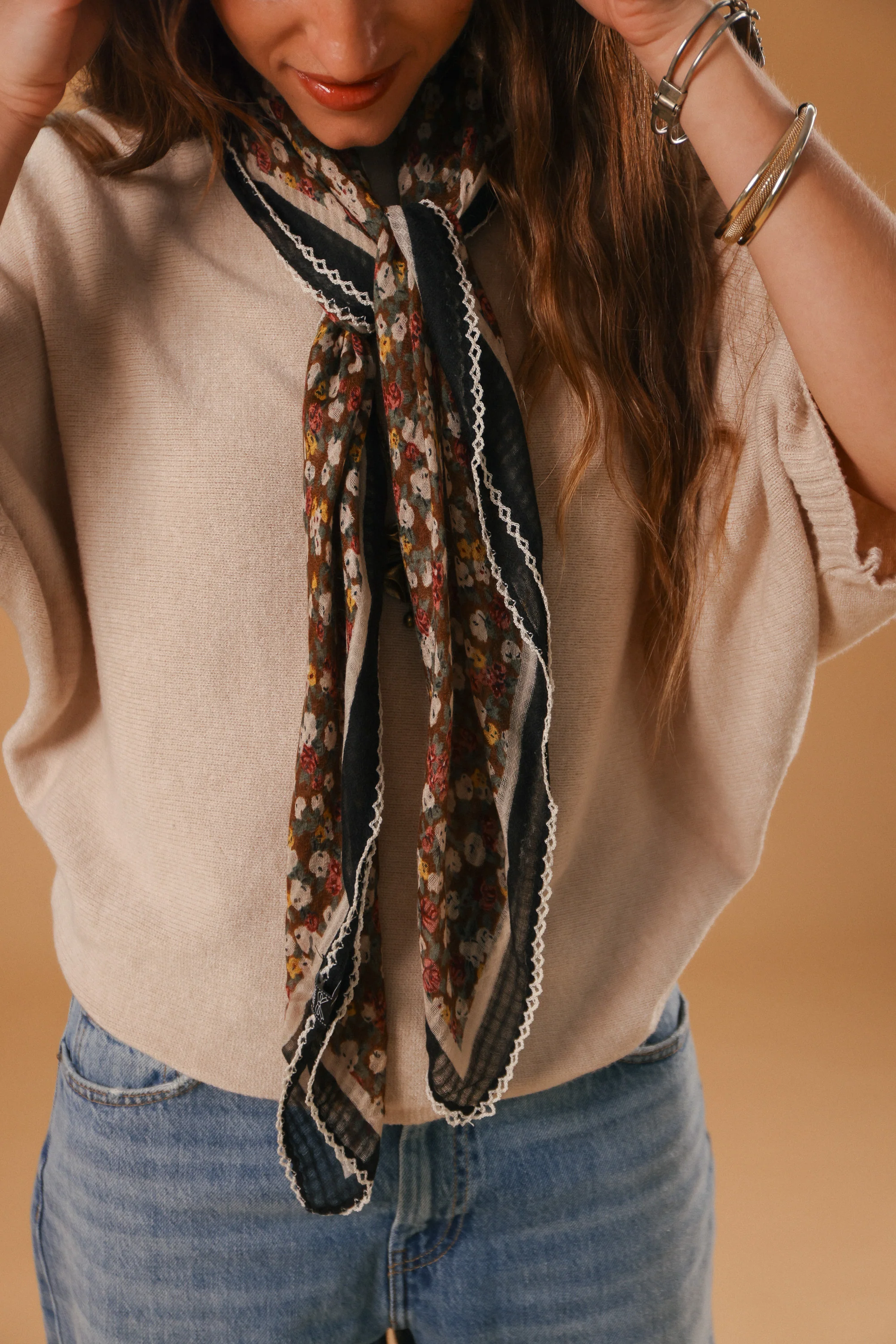 Shawl Whispering Lace Brown - Image 4
