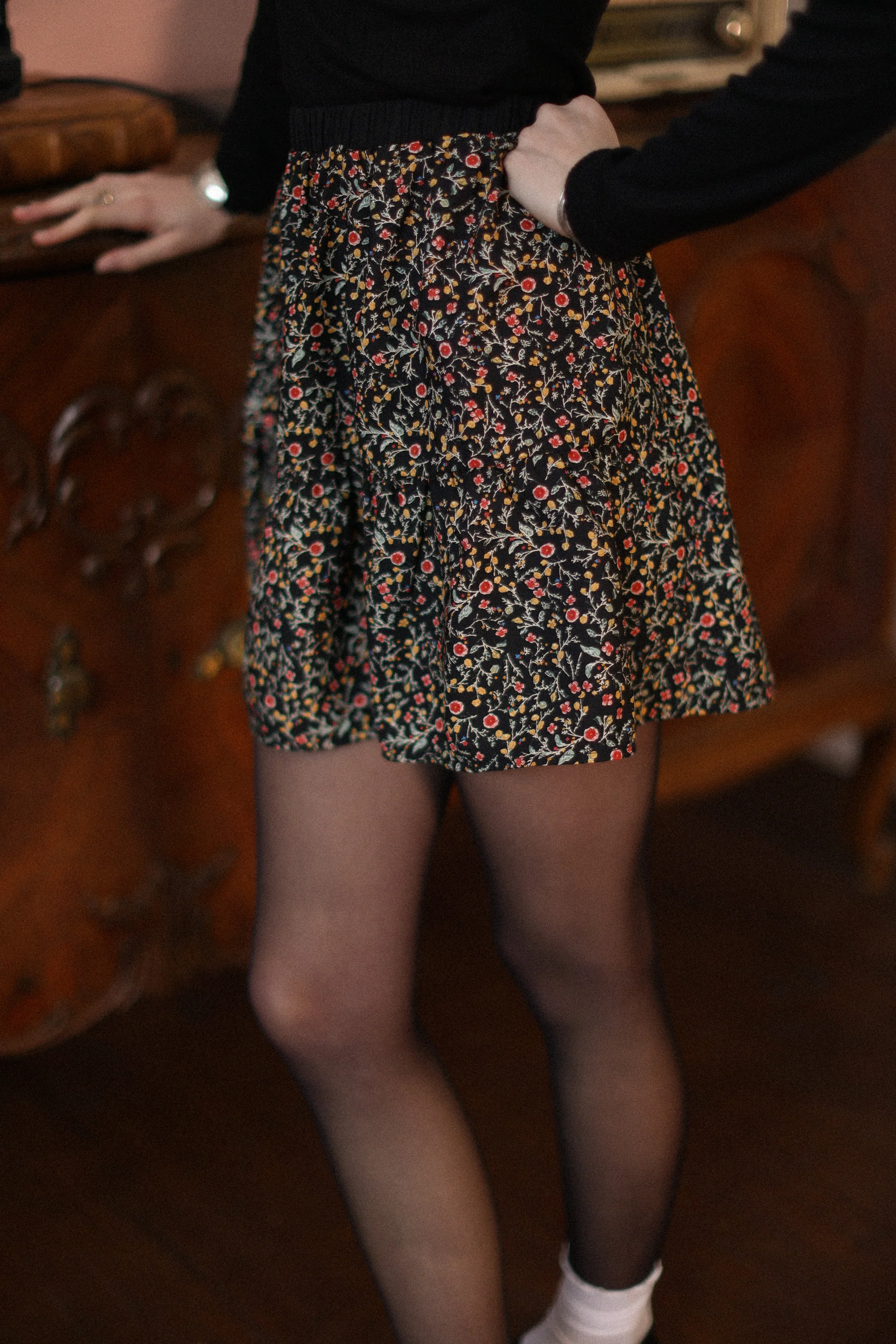 Skirt Eren Black Floral - Image 2