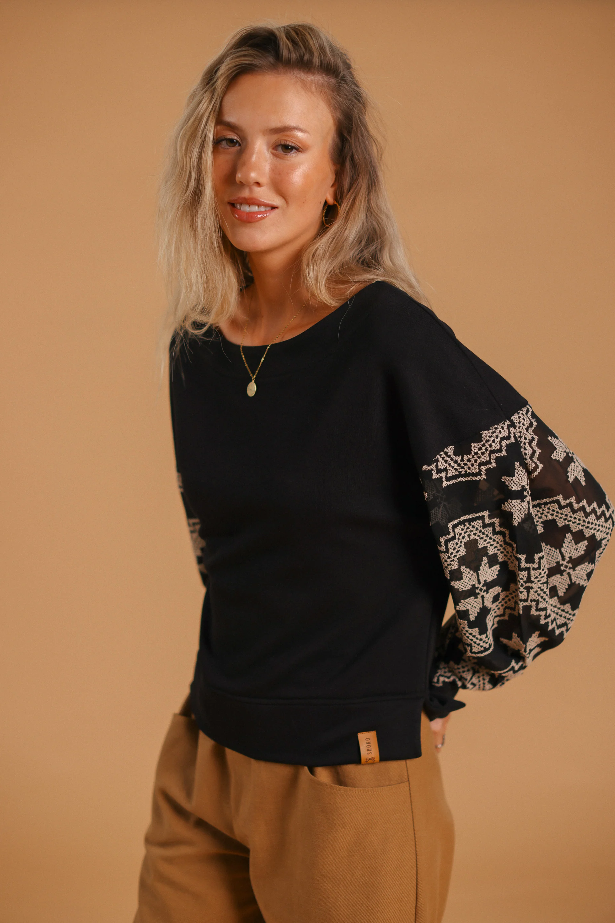 Sweater Caelia Black Geometric Lace - Image 3