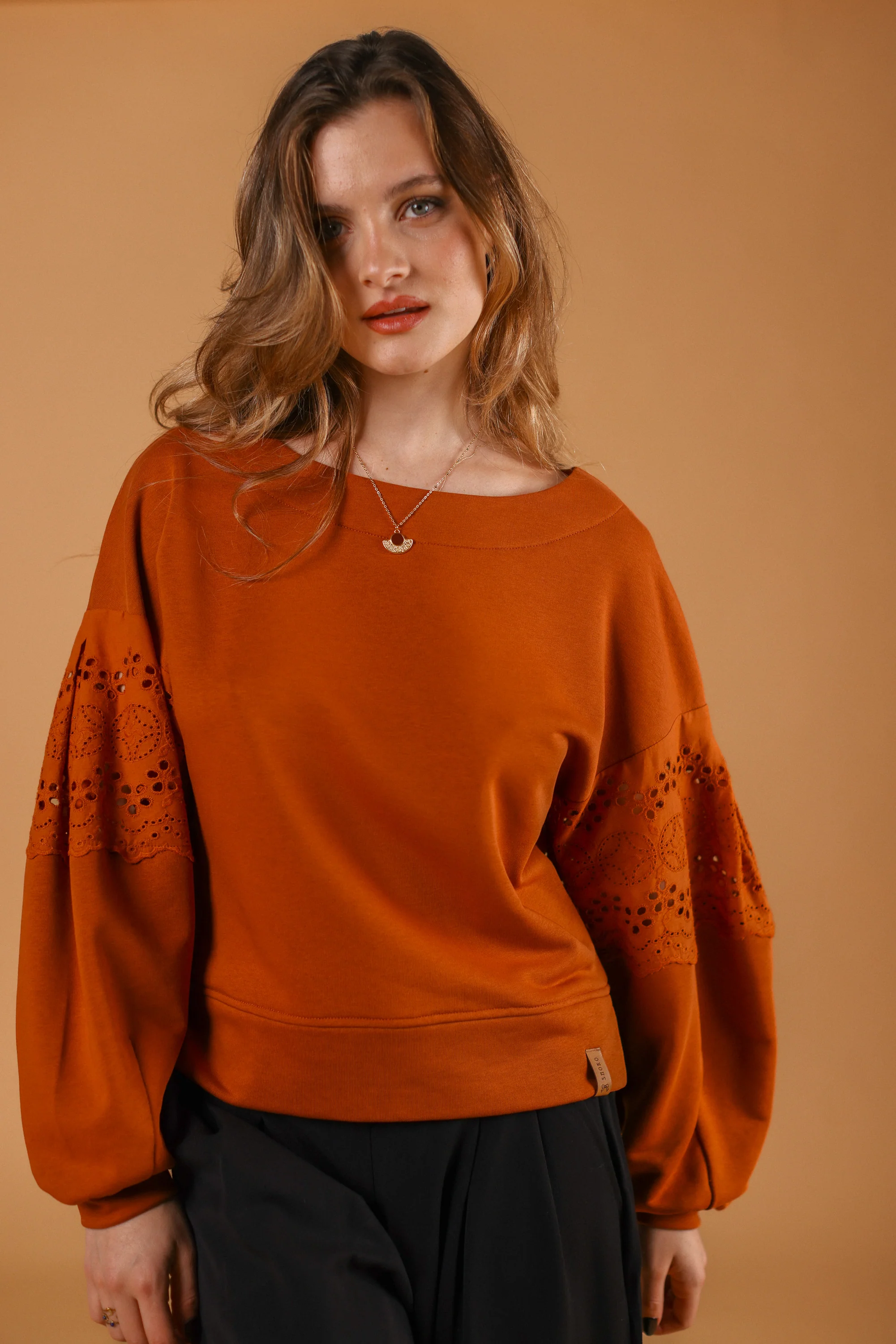 Sweater Caelia Terracotta Embroidered - Image 4