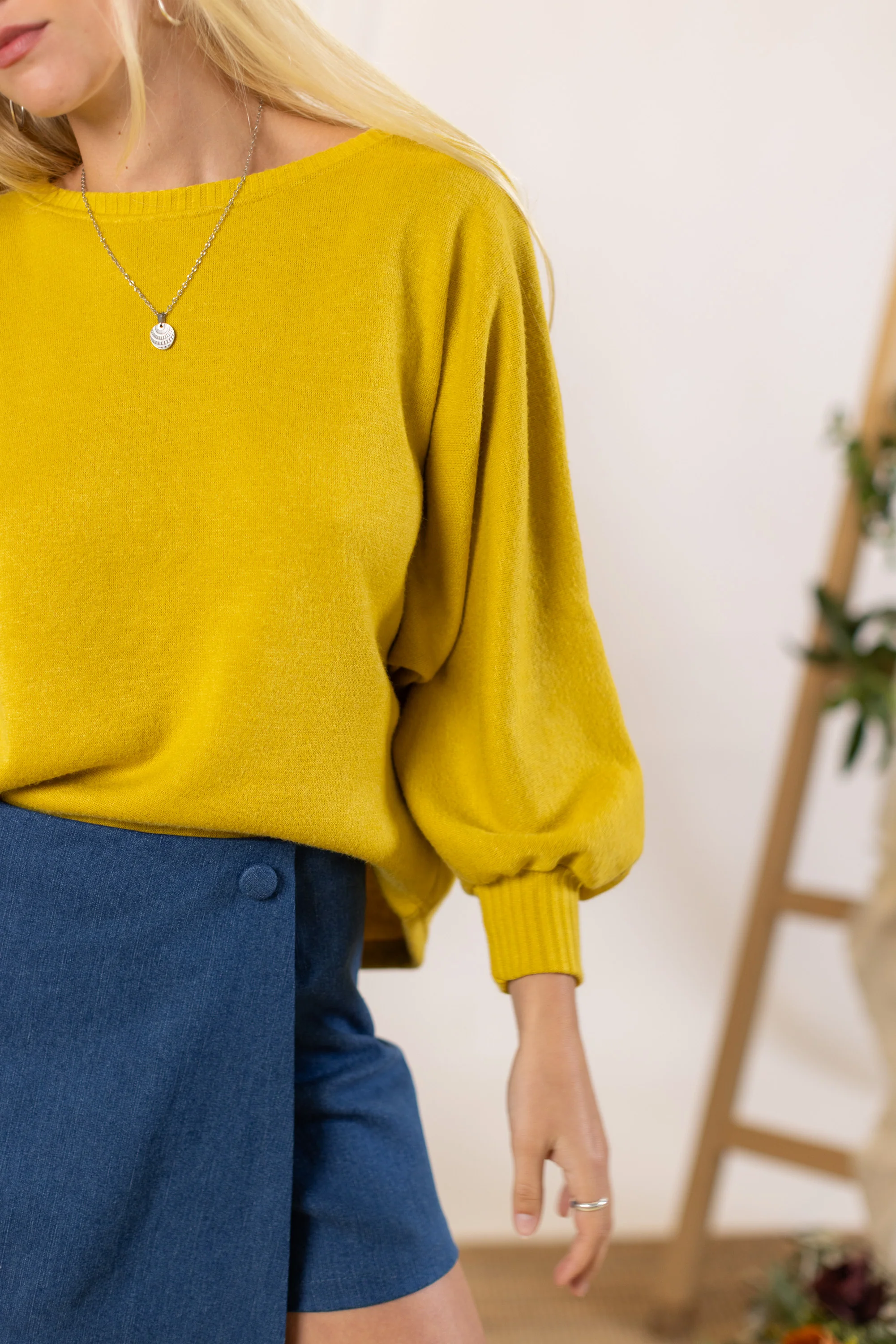 Sweater Idris in Mustard - Image 4