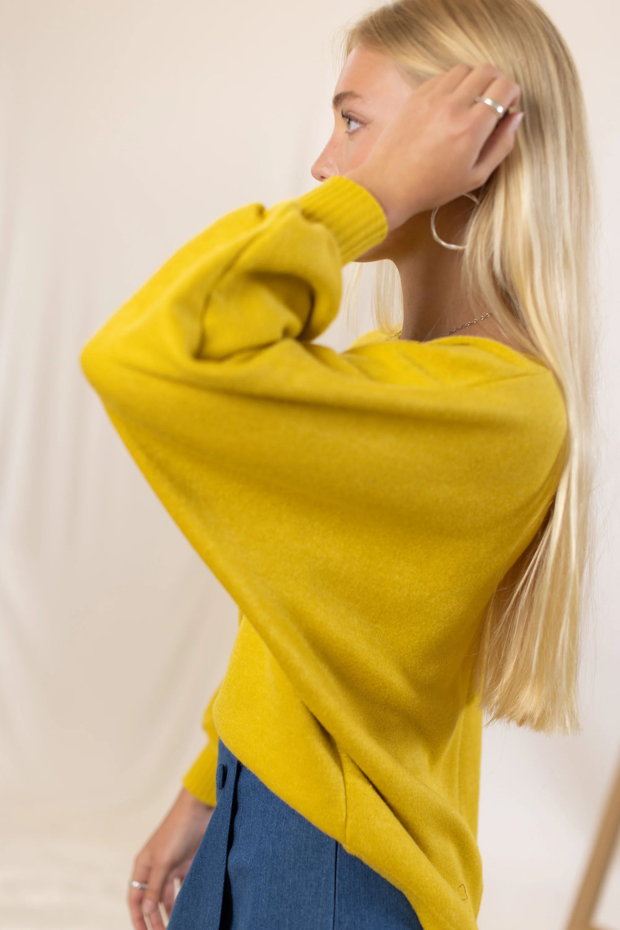 Sweater Idris in Mustard - Image 5