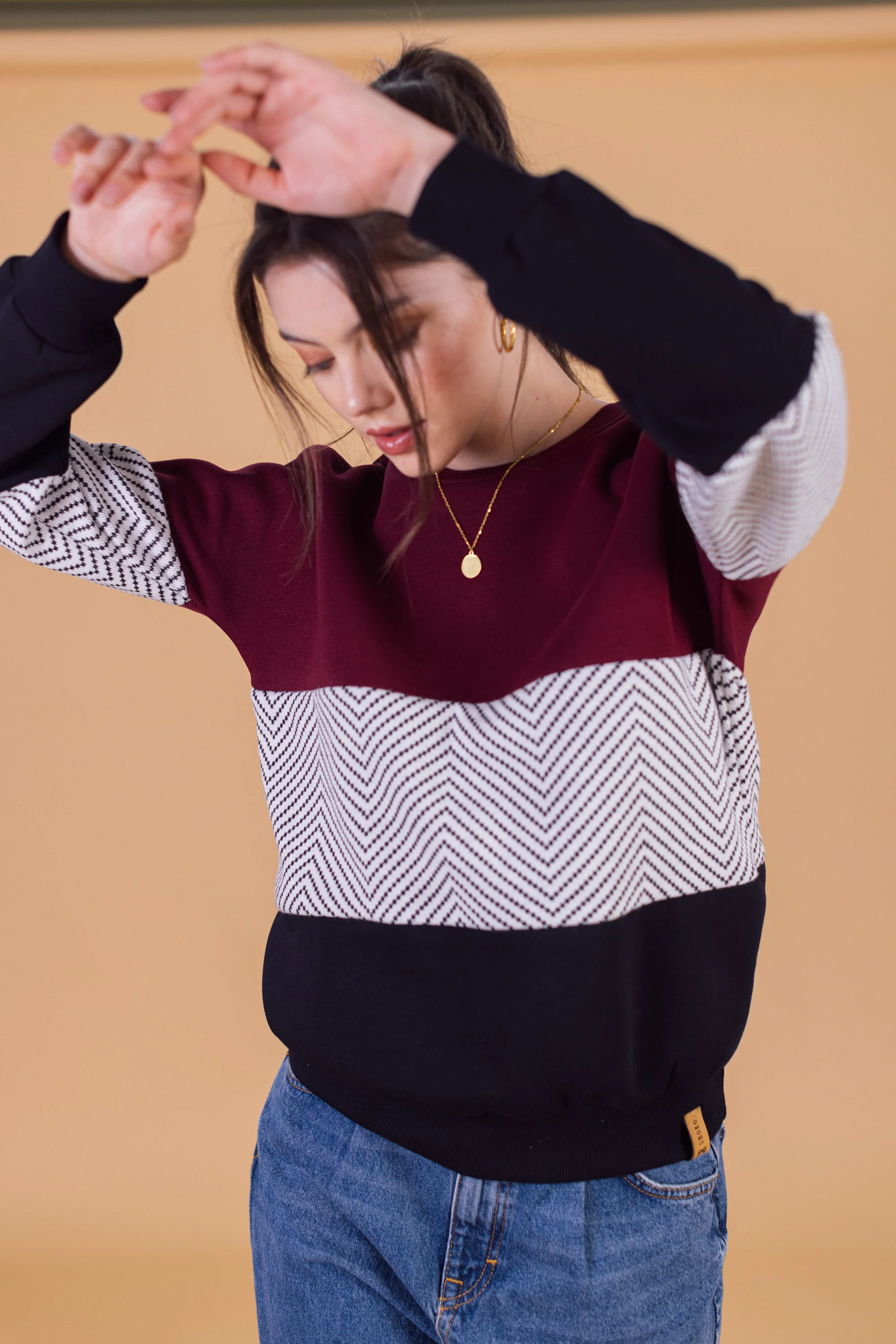 Sweater Mia Black, Herringbone and Burgundy - Image 7