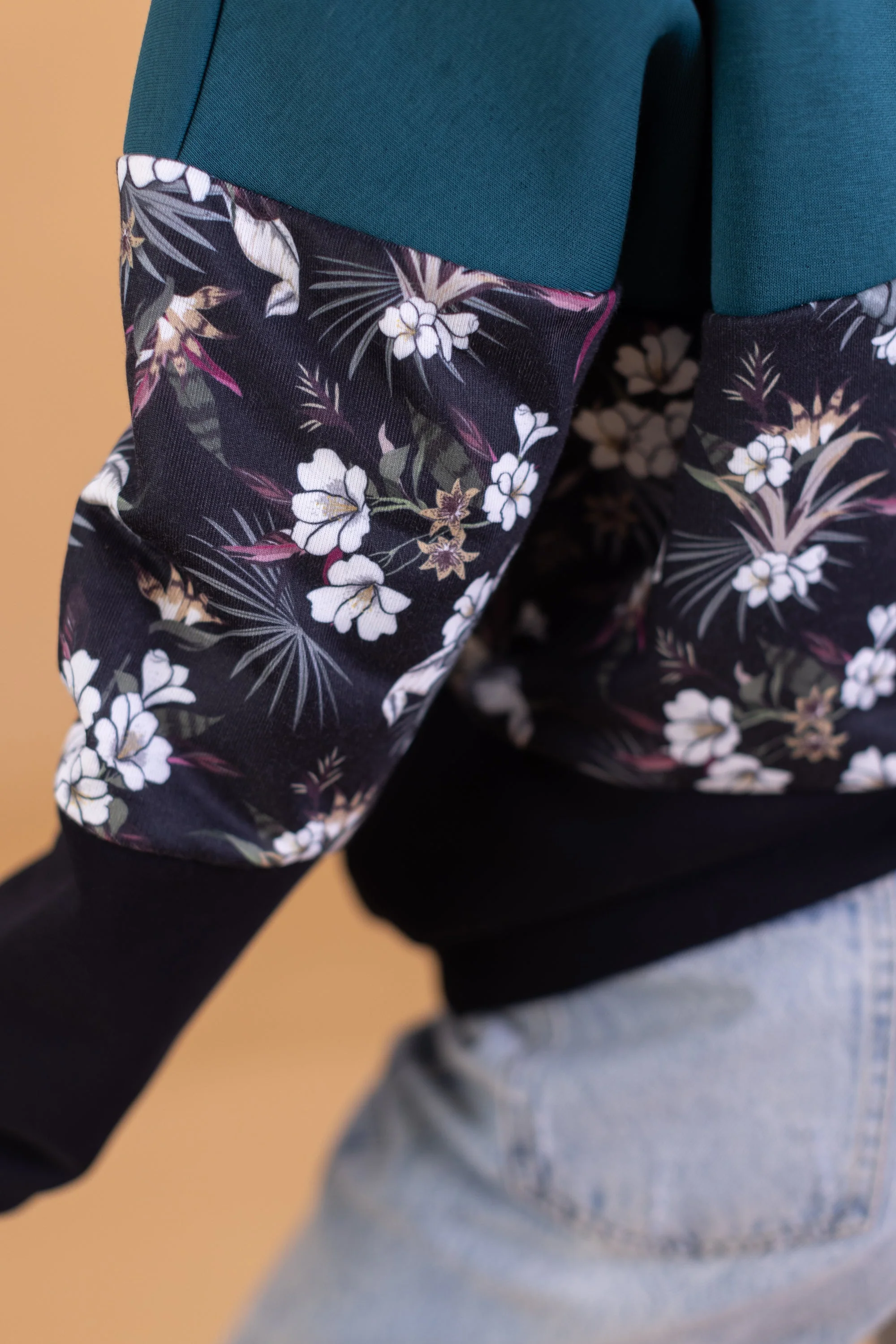 Sweater Mia Dark Teal Flowers - Image 5