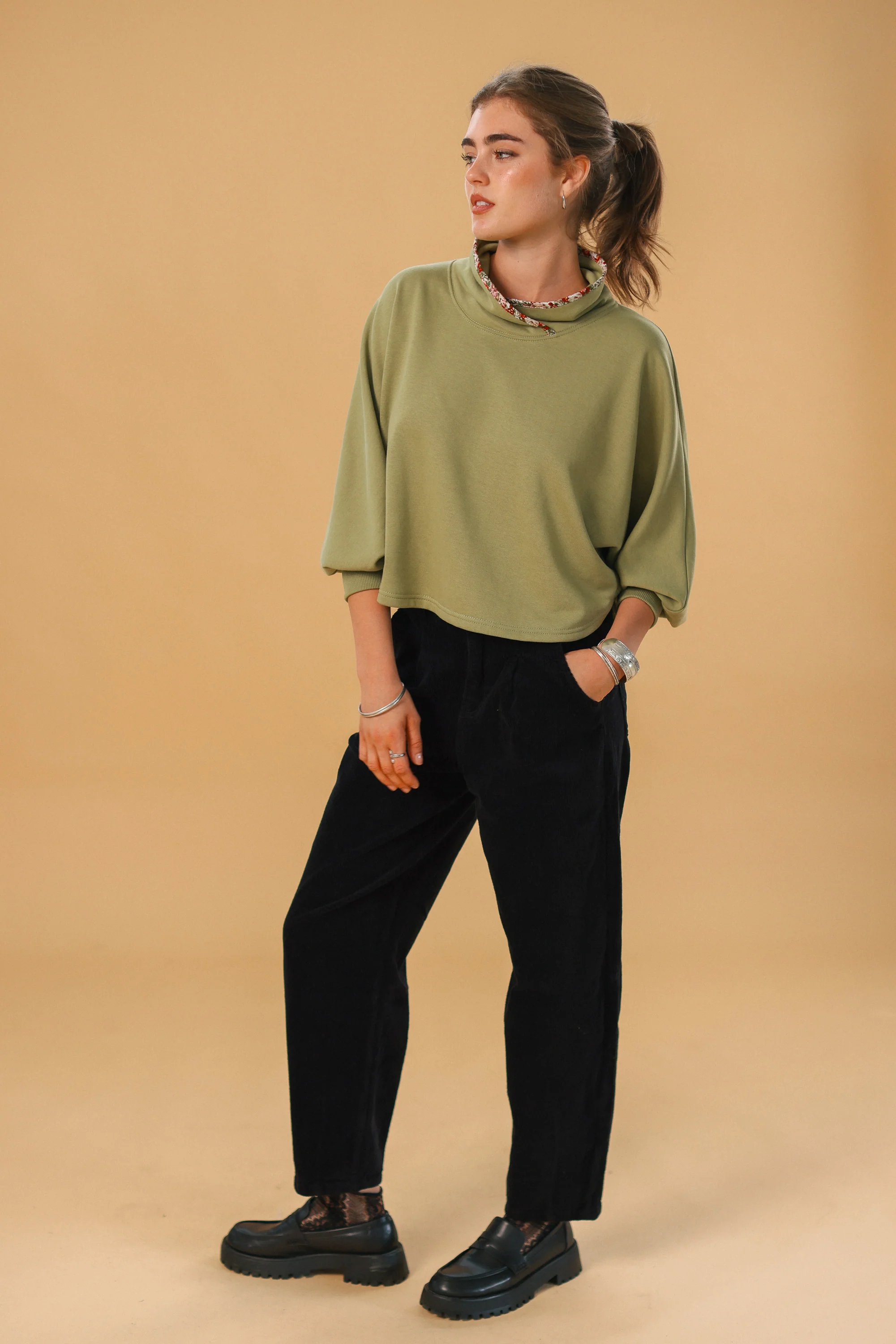 Sweater Poncho Orlena Olive - Image 3