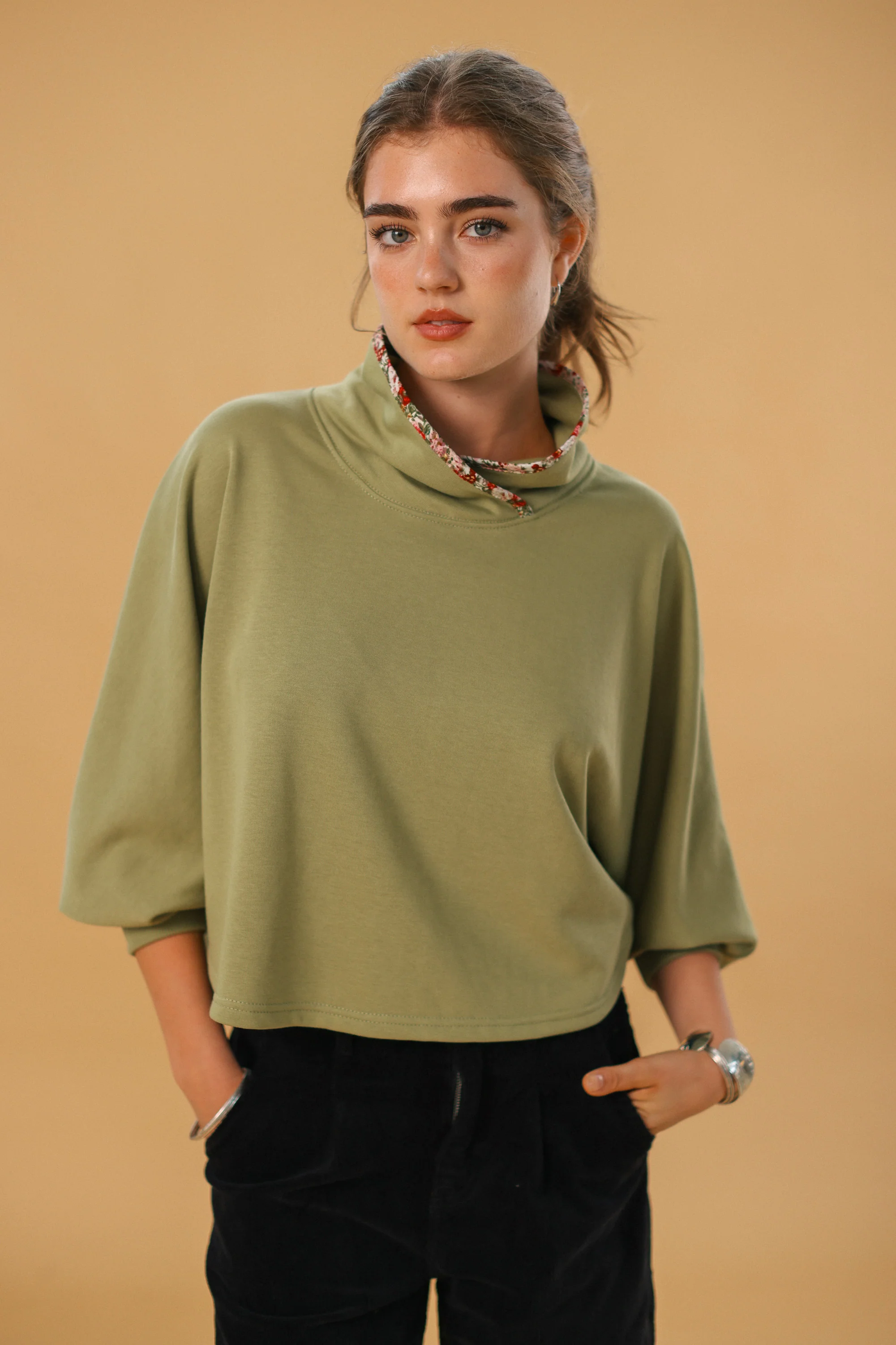 Sweater Poncho Orlena Olive - Image 4