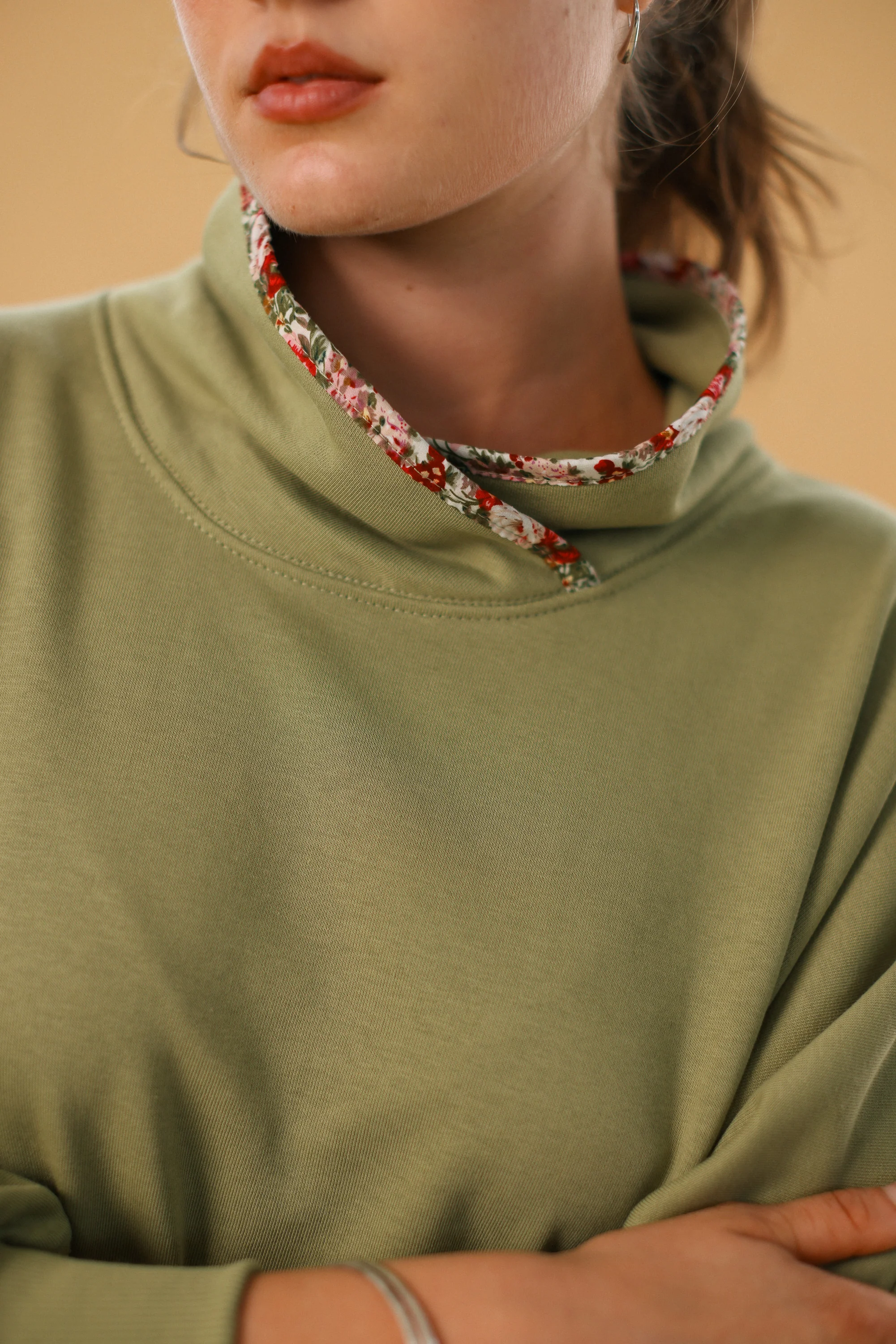 Sweater Poncho Orlena Olive - Image 6