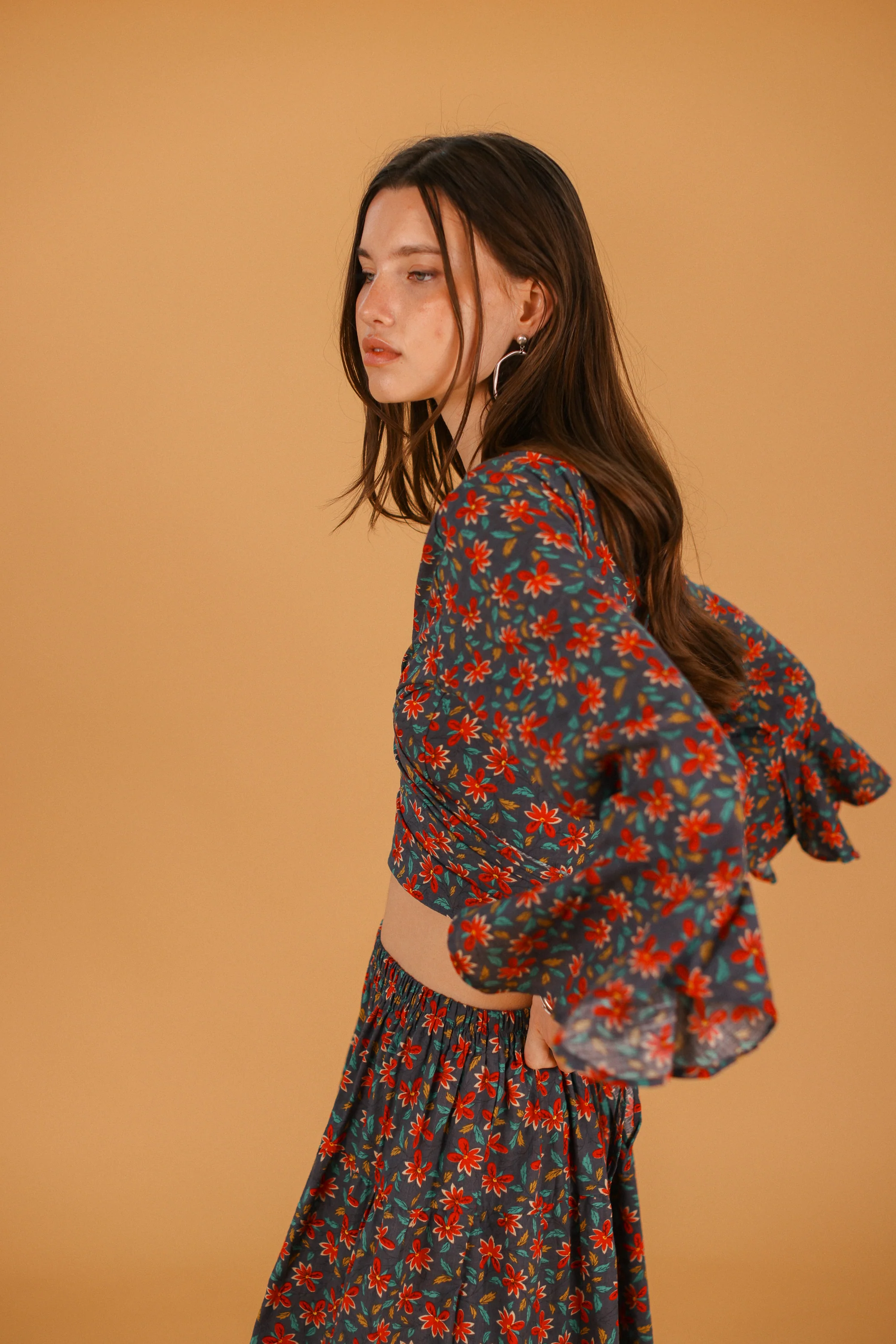 Top Ione Folk Floral - Image 8